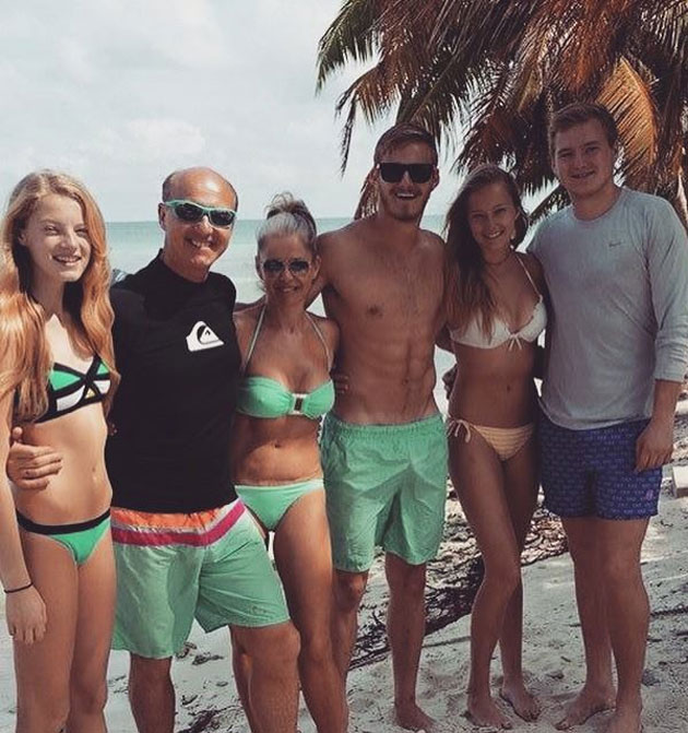 Celebrity Spotting – Hunger Games Actor Alexander Ludwig Vacations in Belize