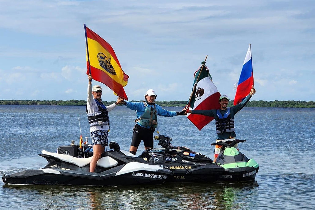 Traveling Around the World on a Jet Ski, Spanish Explorer Arrives in San Pedro 4 Traveling Around the World on a Jet Ski, Spanish Explorer Arrives in San Pedro