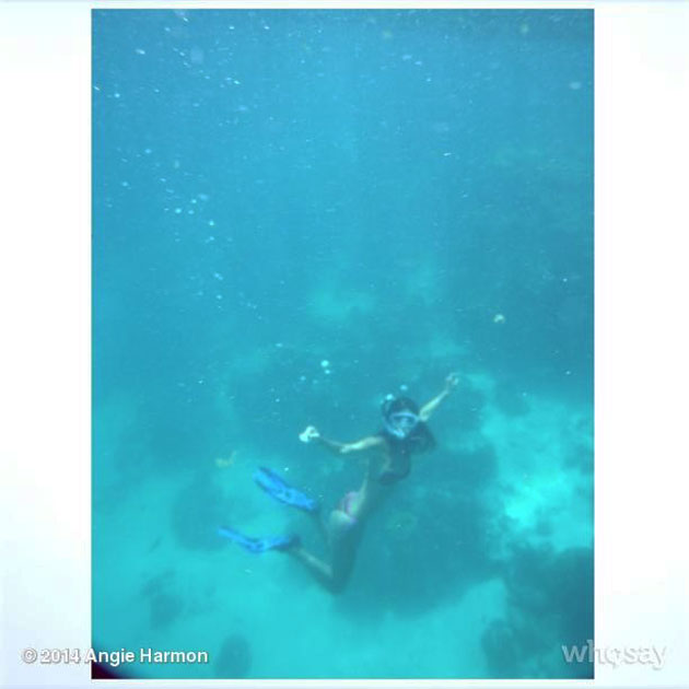 Celebrity Spotting – Angie Harmon Vacations in Belize