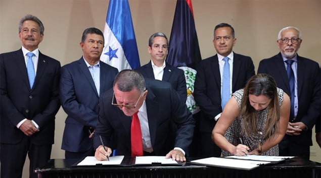 Belize and Honduras Sign Air Transport Services Agreement 1 Belize and Honduras Sign Air Transport Services Agreement