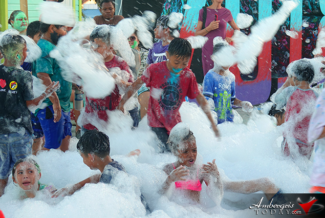 Carnaval 2018 Day One – Bad Bunnies and Pocahontas 