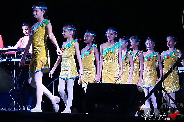Carnaval Day 1: Painting and Dancing on the Streets of San Pedro 1 Las Caribeñas Dancing on the Streets of San Pedro