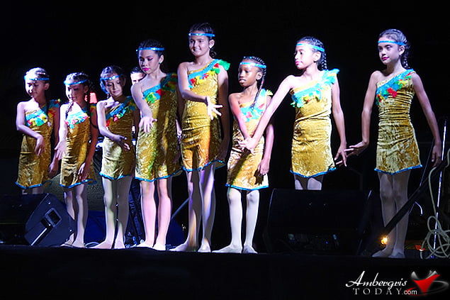 Carnaval Day 1: Painting and Dancing on the Streets of San Pedro 2 Las Caribeñas Dancing on the Streets of San Pedro