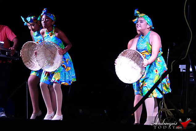 Carnaval Day 1: Painting and Dancing on the Streets of San Pedro 8 Las Caribeñas Dancing on the Streets of San Pedro