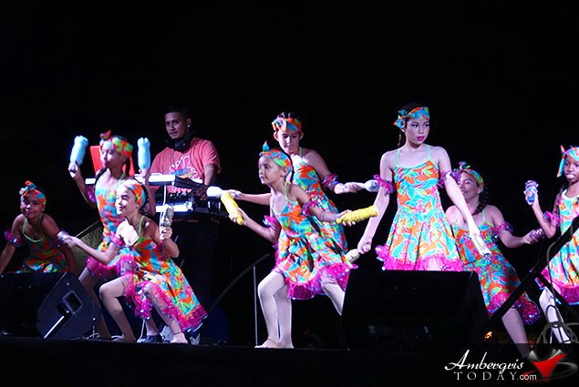 Carnaval Day 1: Painting and Dancing on the Streets of San Pedro 9 Las Caribeñas Dancing on the Streets of San Pedro