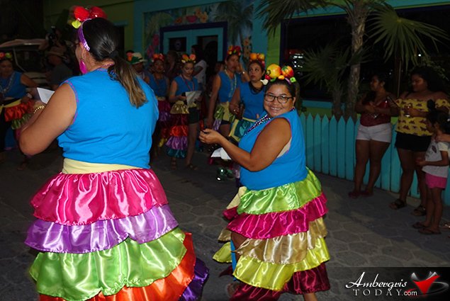 Carnaval Day 1: Painting and Dancing on the Streets of San Pedro 12 Las Caribeñas Dancing on the Streets of San Pedro