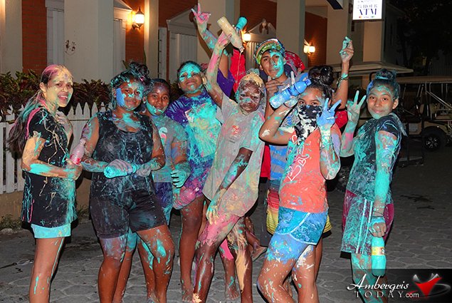 Carnaval Day 1: Painting and Dancing on the Streets of San Pedro 18 Las Caribeñas Dancing on the Streets of San Pedro