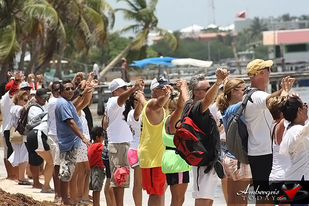 San Pedro Joins Hands Across the Sand in Support Against Offshore Oil Drilling