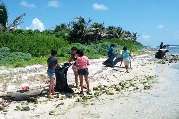 Oceana and Hol Chan Marine Reserve Team up for Coastal Cleanup