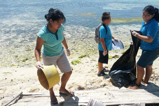 Oceana and Hol Chan Marine Reserve Team up for Coastal Cleanup