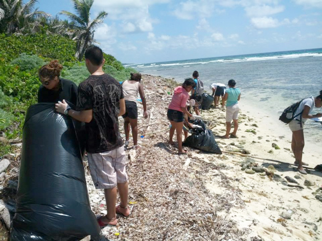 Oceana and Hol Chan Marine Reserve Team up for Coastal Cleanup