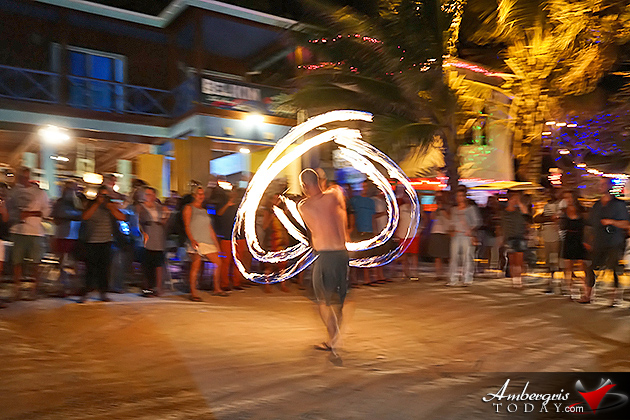 San Pedro Holiday Boat Parade Shines Brighter Each Year San Pedro Holiday Boat Parade Shines Brighter Each Year