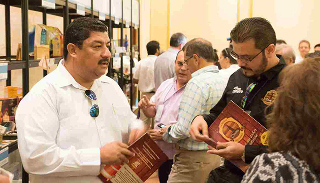 Hon Erwin Contreras and delegates view products on display Foro de Cancun