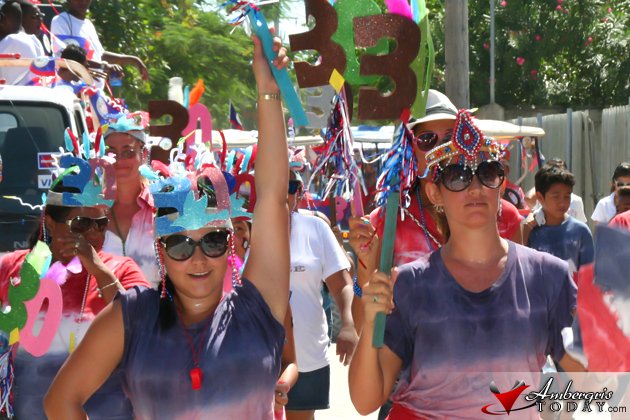 A Closer Look at Independence Day Parade 4 Isla Bonita Elementary School on parade