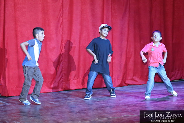 Isla Bonita Elementary School's Mother's Day Show