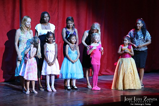Isla Bonita Elementary School's Mother's Day Show
