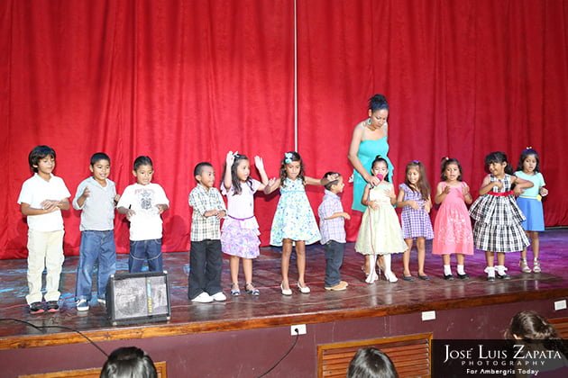 Isla Bonita Elementary School's Mother's Day Show