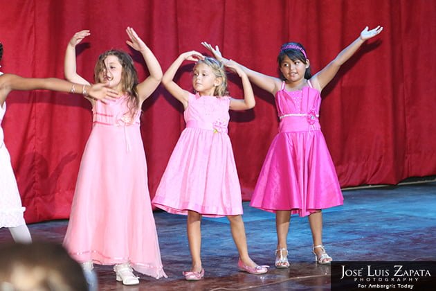 Isla Bonita Elementary School's Mother's Day Show