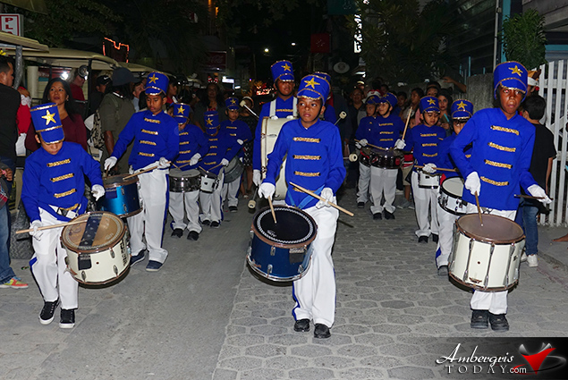 Love FMs Christmas Parade Spreads Christmas Cheer