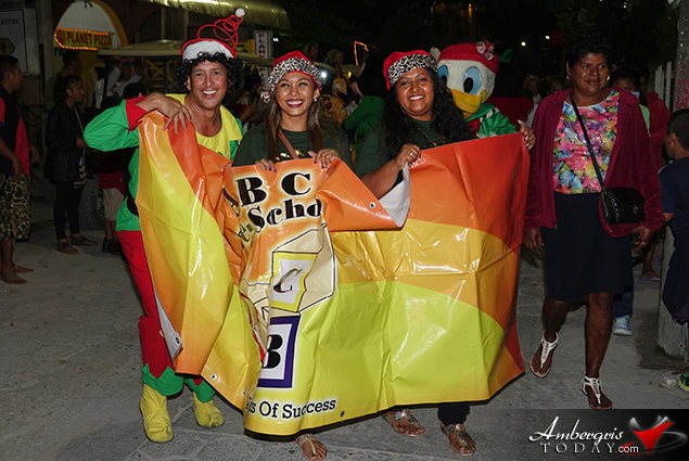 Love FMs Christmas Parade Spreads Christmas Cheer