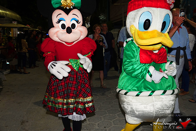 Love FMs Christmas Parade Spreads Christmas Cheer