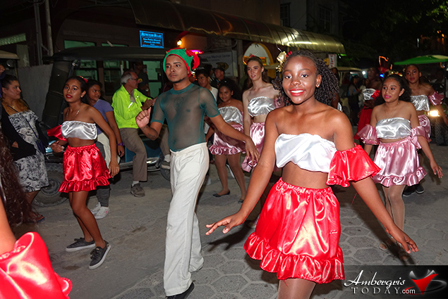 Love FMs Christmas Parade Spreads Christmas Cheer