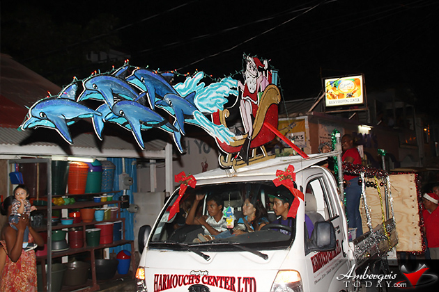 Love FM’s 4th Annual Christmas Parade Hits San Pedro Love FM’s 4th Annual Christmas Parade Hits San Pedro