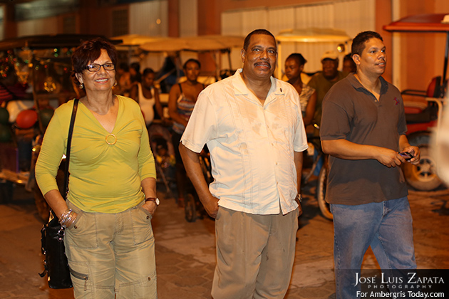 Love FM’s 4th Annual Christmas Parade Hits San Pedro Love FM’s 4th Annual Christmas Parade Hits San Pedro