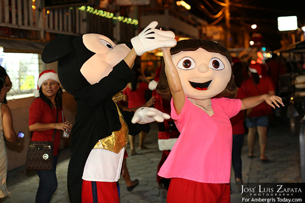 Love FM’s 4th Annual Christmas Parade Hits San Pedro Love FM’s 4th Annual Christmas Parade Hits San Pedro