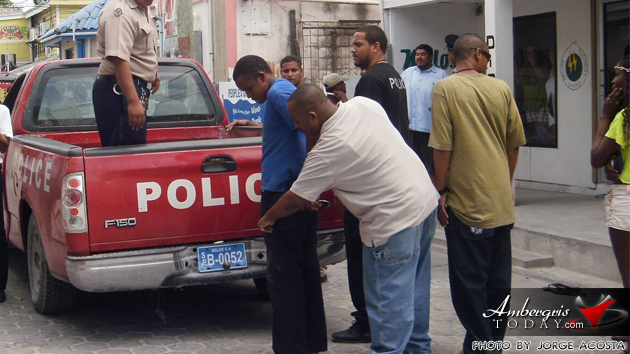 Security Guard Stabbed while Robbers Lose $130K in Failed Robbery Attempt