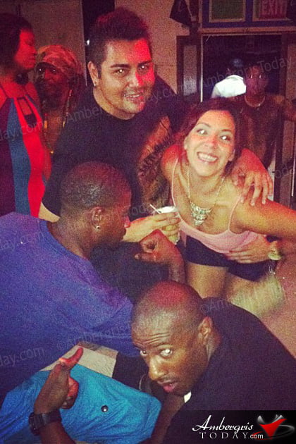 Pro NFL Player Bernard Berrian Hangs Out with Sanpedranos Pro NFL Player Bernard Berrian enjoys Ambergris Caye, Belize