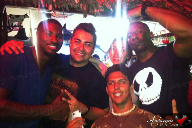 Pro NFL Player Bernard Berrian Hangs Out with Sanpedranos Pro NFL Player Bernard Berrian enjoys Ambergris Caye, Belize