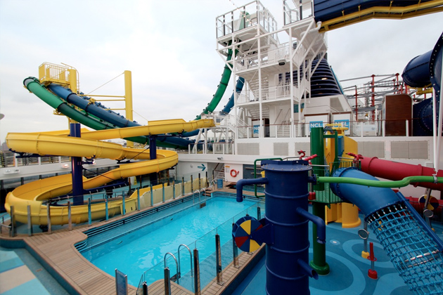 Norwegian Escape second call to Belize, Plaque Exchange Ceremony