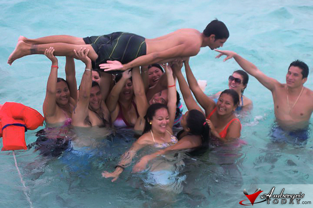 Badir Sajia planking over water