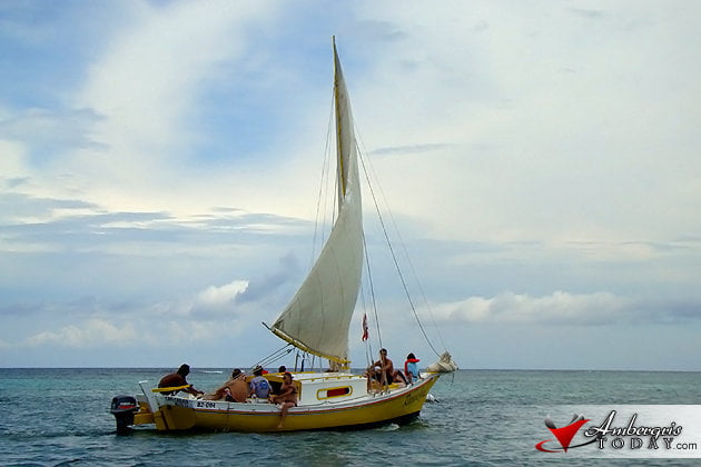 Sailing on board a sandlighter, Ambergris Caye