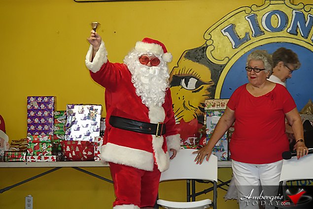 Santa Spreads Christmas Cheer at the Lions Den