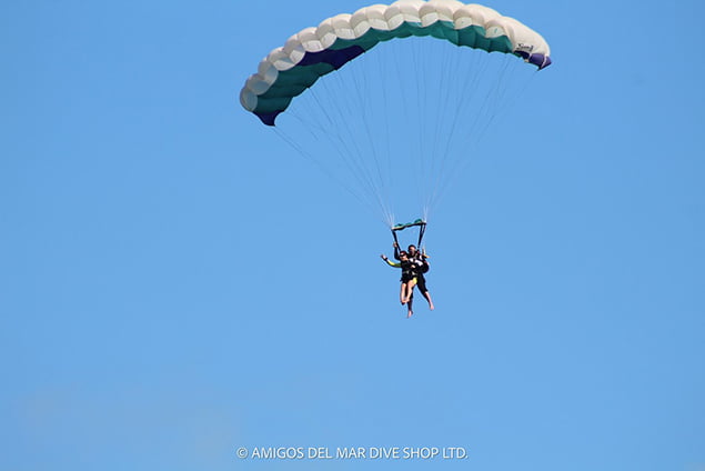 Skydivers Plunge Over San Pedro and Great Blue Hole 3 Skydivers Plunge Over San Pedro and Great Blue Hole