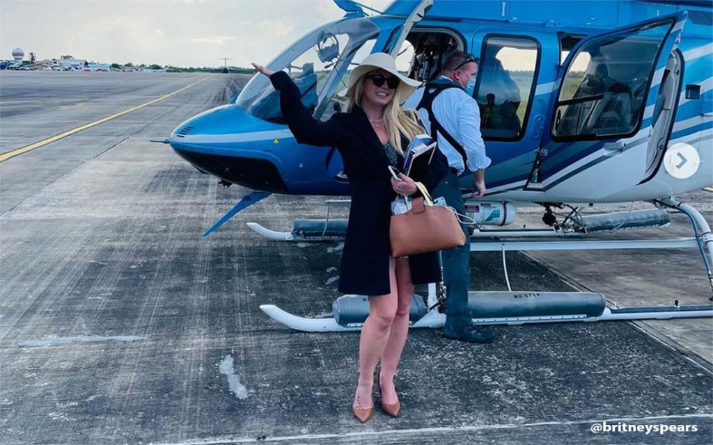 Celebrity Spotting: Britney Spears Lands on Private Island in Belize 7 Celebrity Spotting: Britney Spears Lands on Private Island in Belize 3