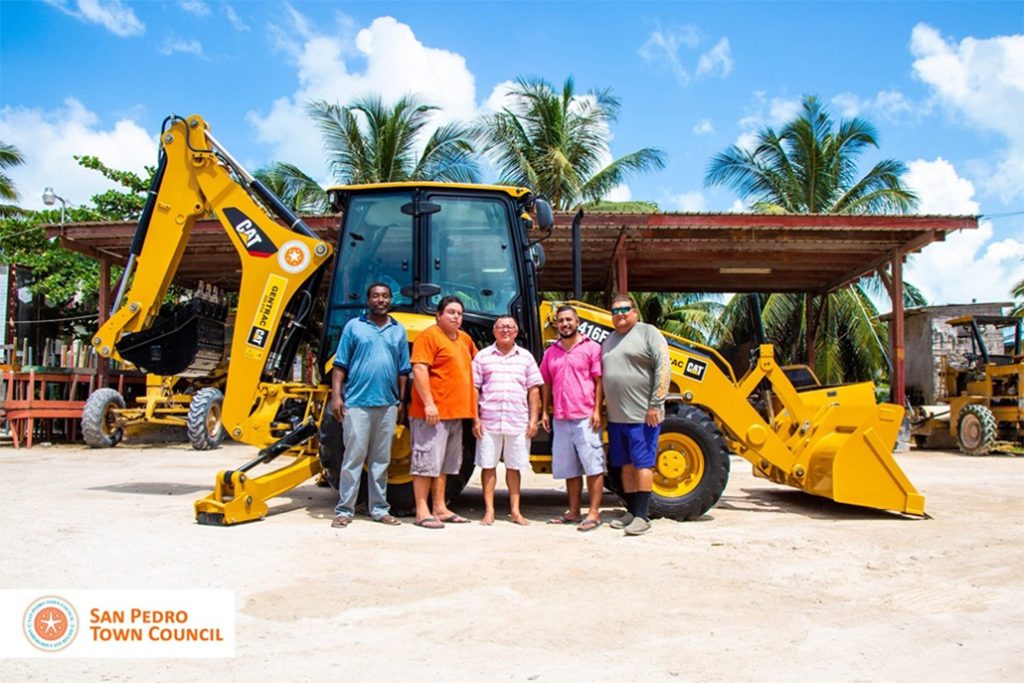 SPTC Receives Backhoe Donation to Help Tackle Sargassum 4