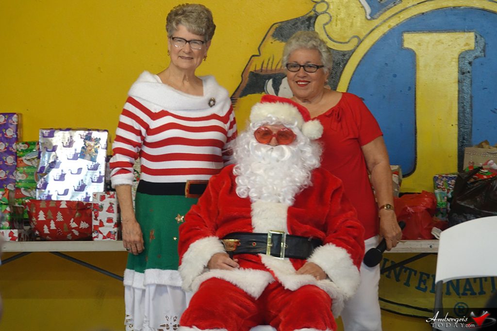Santa Spreads Christmas Cheer at the Lions Den 2