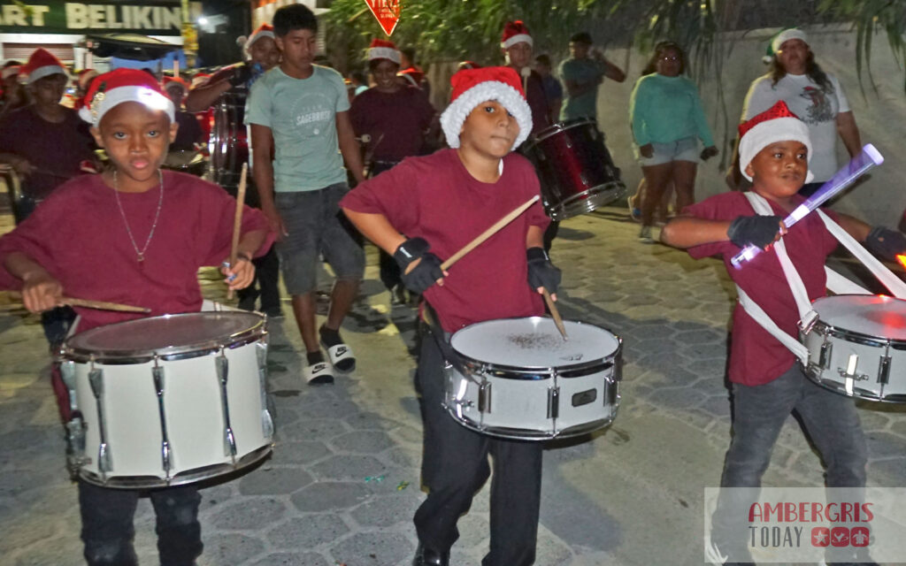 Love FM Christmas Parade Delivers Holiday Cheer in San Pedro 3