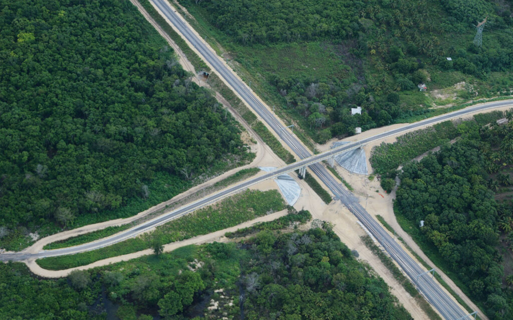 zaragoza channel bridge ambergris caye and mexico