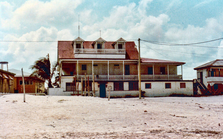 barrier reef hotel heritage bank