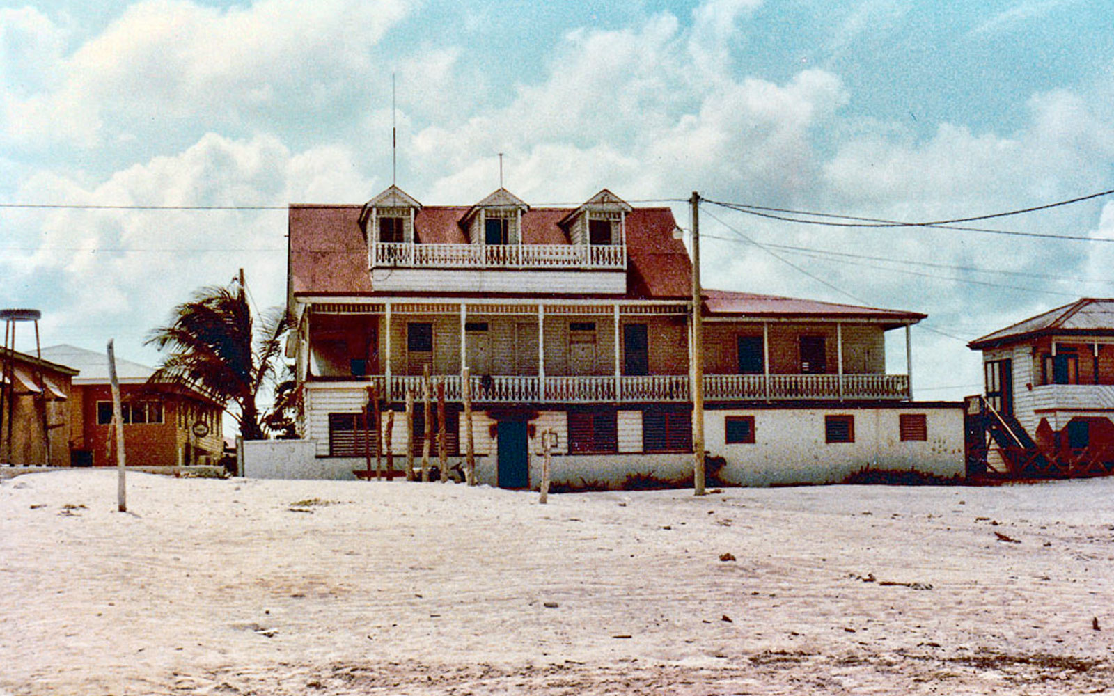 barrier reef hotel heritage bank