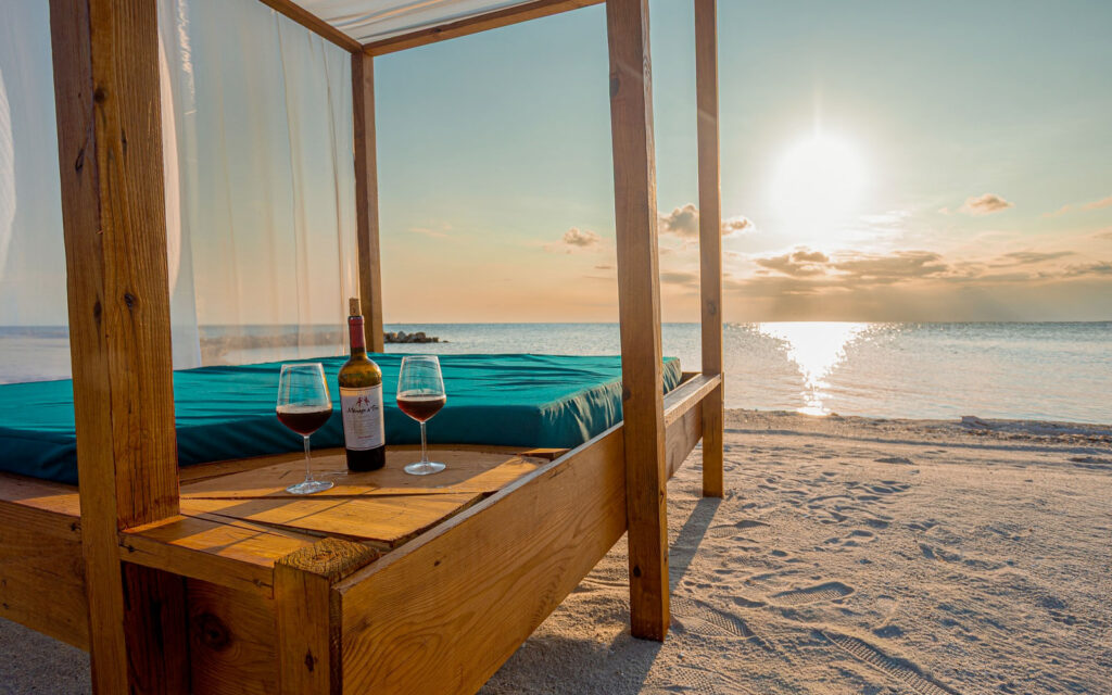 reggie bullock island belize